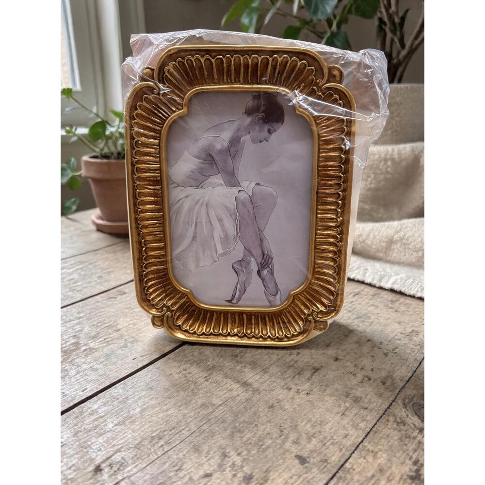 Vintage Style Ornate Gold / Brass Picture Frame 5x7